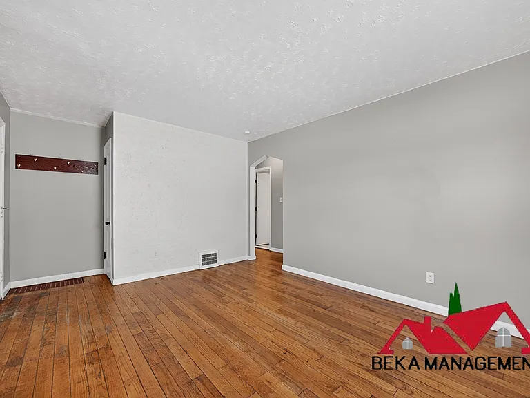 4924 Howe Rd — Photo 15