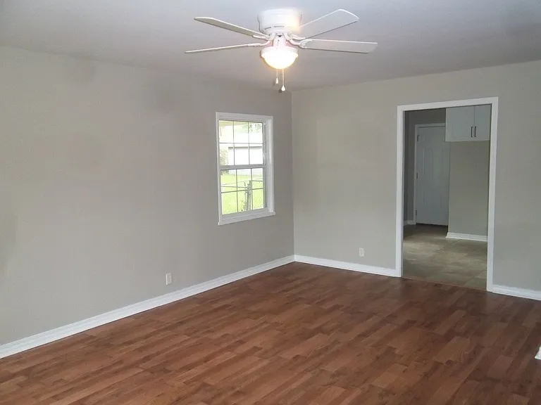 2832 Holiday Ln — Photo 14