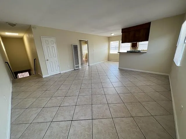 12526 Menlo Ave #C — Photo 3