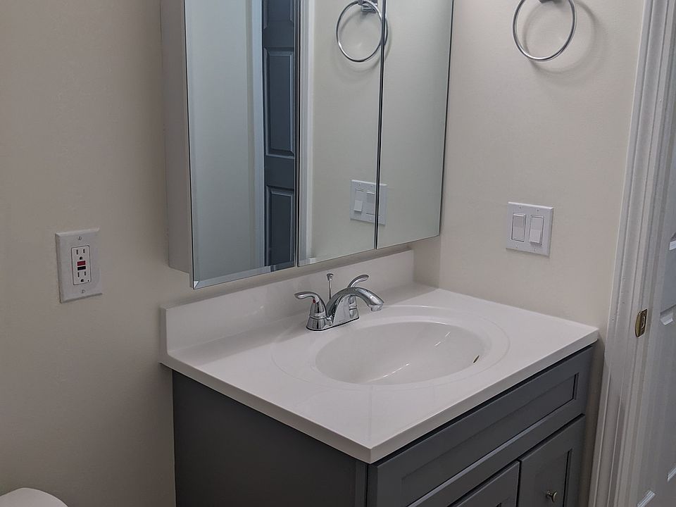 1st image of 1 Oak Hill Ln APT 101