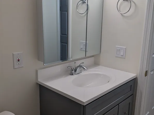 1 Oak Hill Ln, Nashua, NH