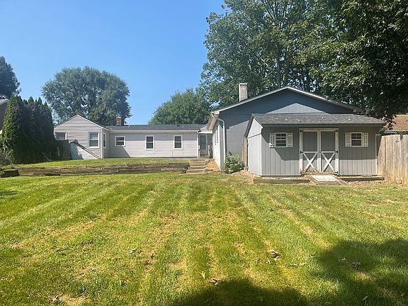 5th image of 407 Country Club Ln