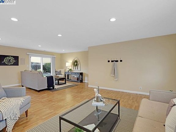 5th image of 7549 Ashford Way