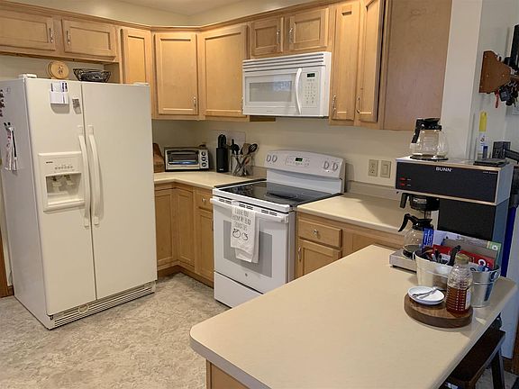 4th image of 3211 S Uppington Ct