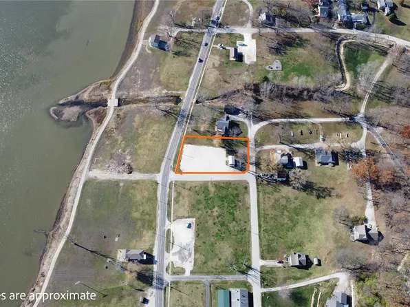 1100 W Main St, Grafton, IL 62037