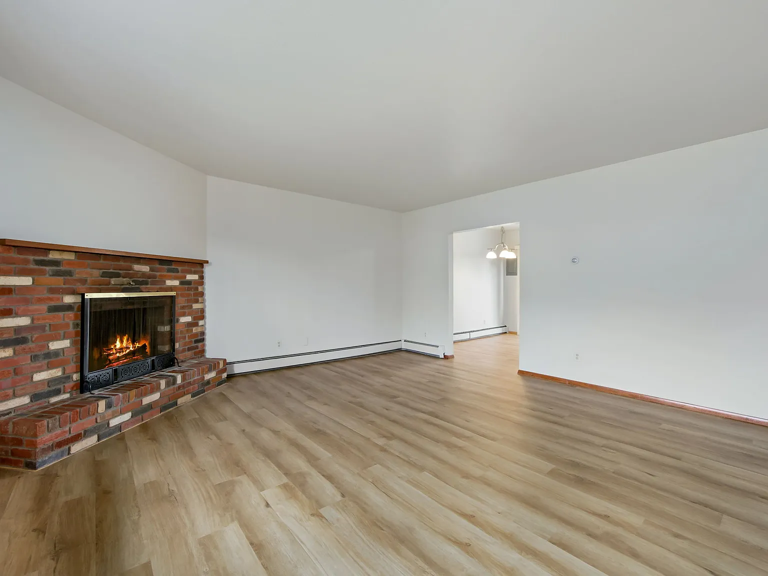 3 bed, 1.5 bath, 1485 sqft, $1,995 — Photo 4