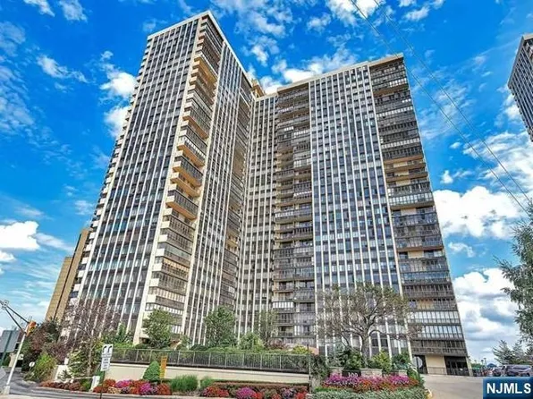 300 Winston Dr APT 1511, Cliffside Park, NJ 07010