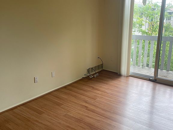 2nd image of 32005 W Twelve Mile Rd Unit 310