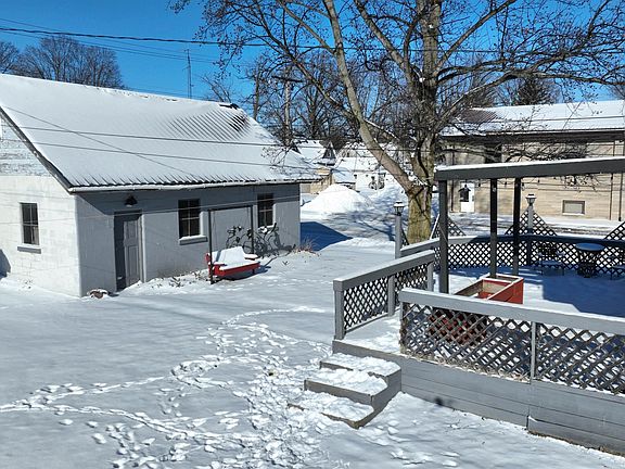 5th image of 602 Maple St