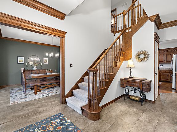 3rd image of 641 Nor Oaks Ct