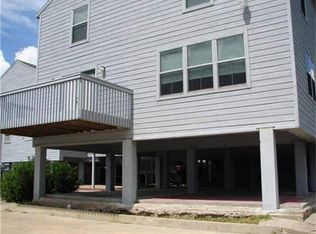 500 Tiki Dr APT 100, Tiki Island, TX 77554