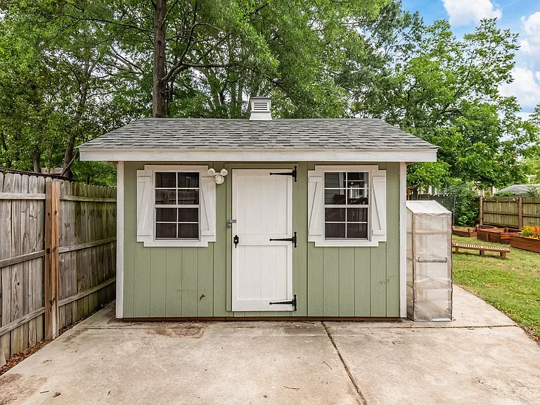 506 N Maple St — Photo 17