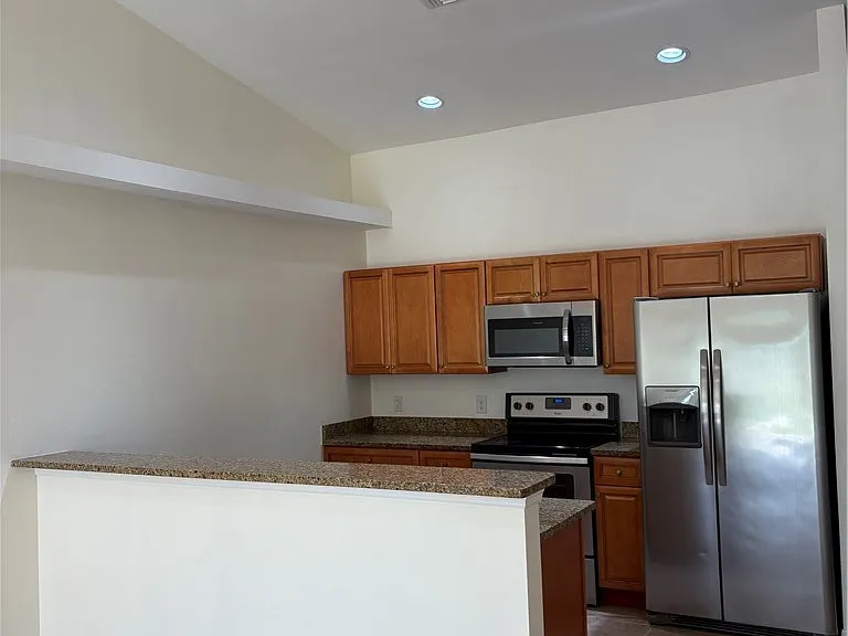 1117 SW 8th Pl — Photo 7