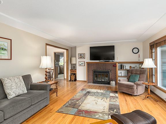 3rd image of 4719 NE 22nd Ave
