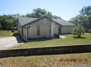 1260 Flaming Oak Dr, New Braunfels, TX 78132