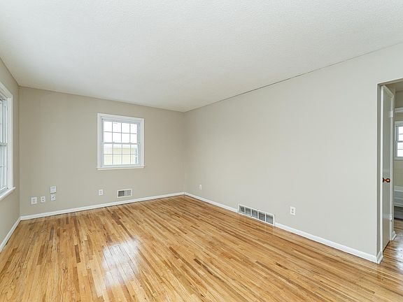 5th image of 1817-17 1/2 St NW