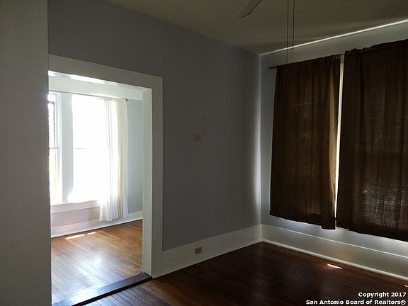 5th image of 215 E Mistletoe Ave