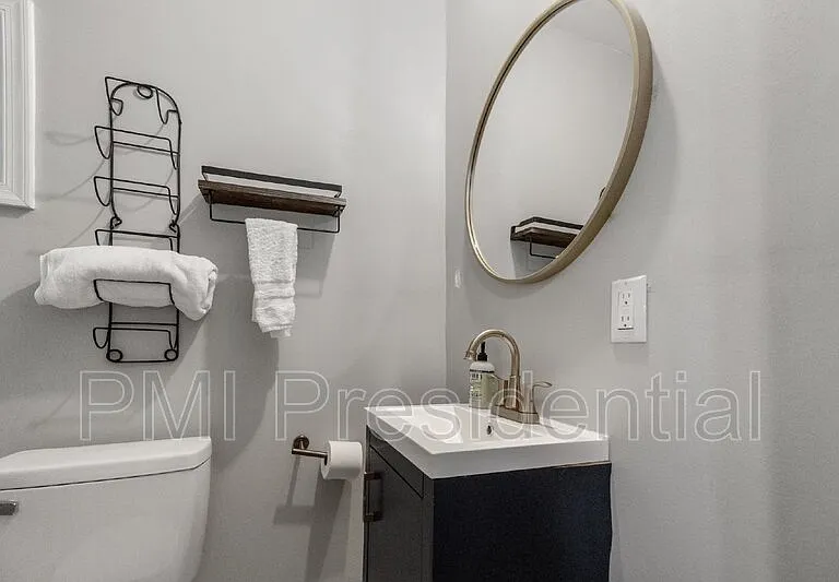 1226 Wallace St — Photo 10
