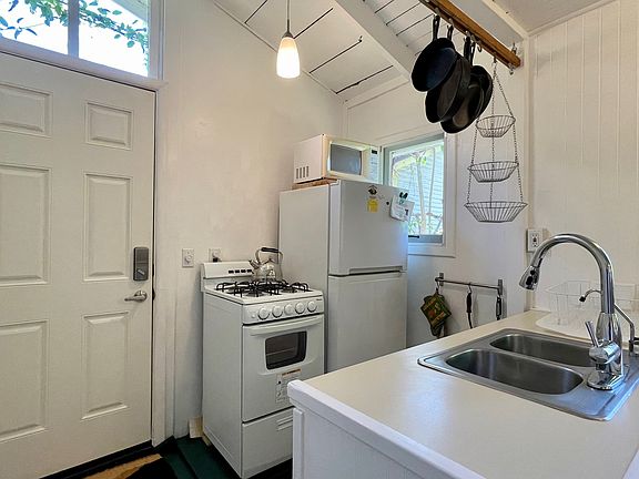 2nd image of 1727 Chorro St