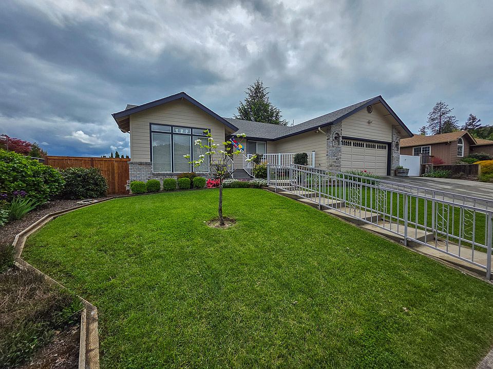 1st image of 909 NW Regent Dr