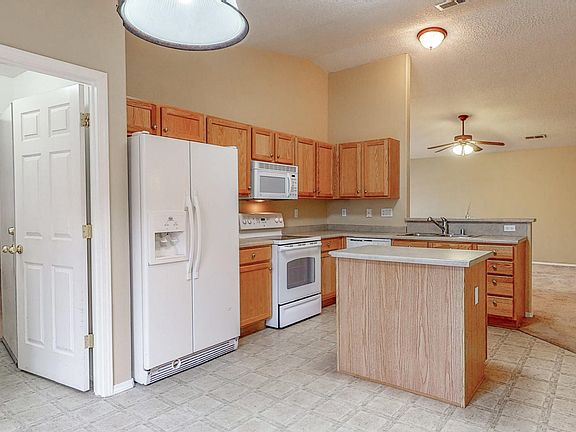 5th image of 6616 Country Knoll Ct NW