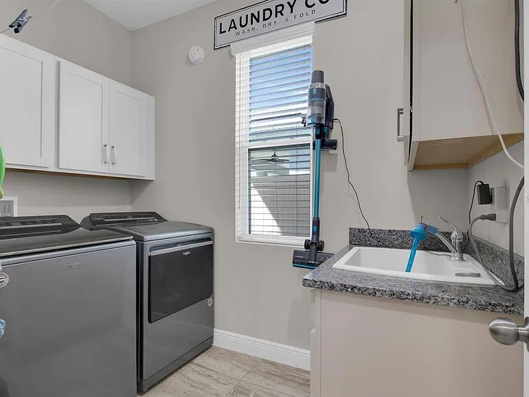 2487 Empress Dr — Photo 12