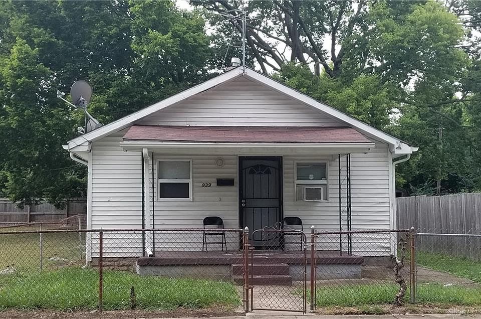1st image of 939 Iola St