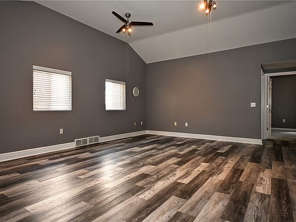 4th image of 711 Memory Ln