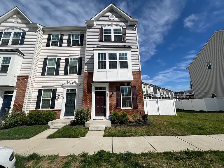 526 River Crest Way — Photo 1
