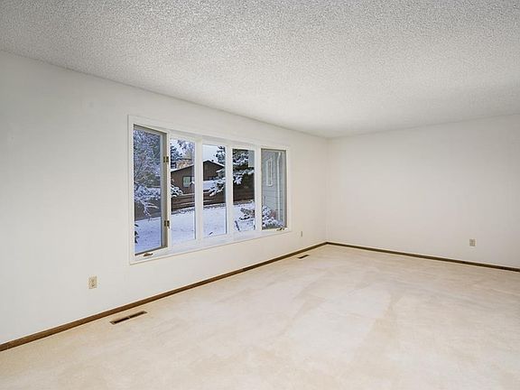 4th image of 3115 Zinnia Dr