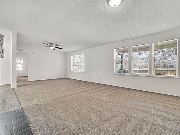 3rd image of 300 Crooked Creek Dr