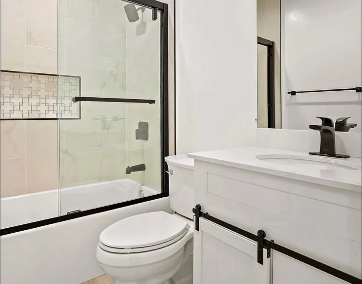 2561 W Avenue 30 — Photo 35