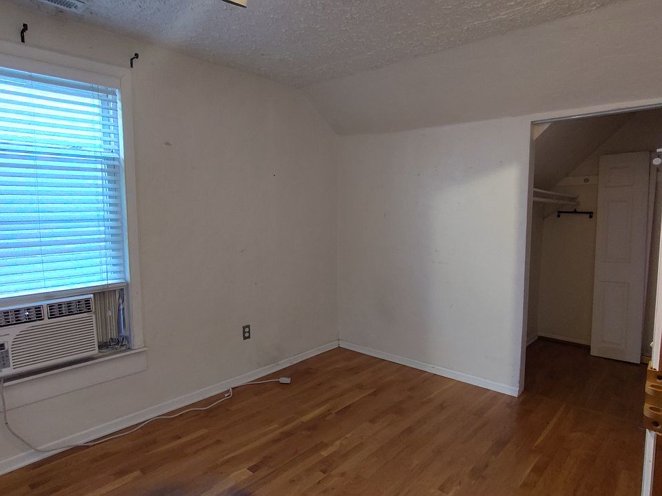 2nd image of 3922 N Ashland Ave #3F
