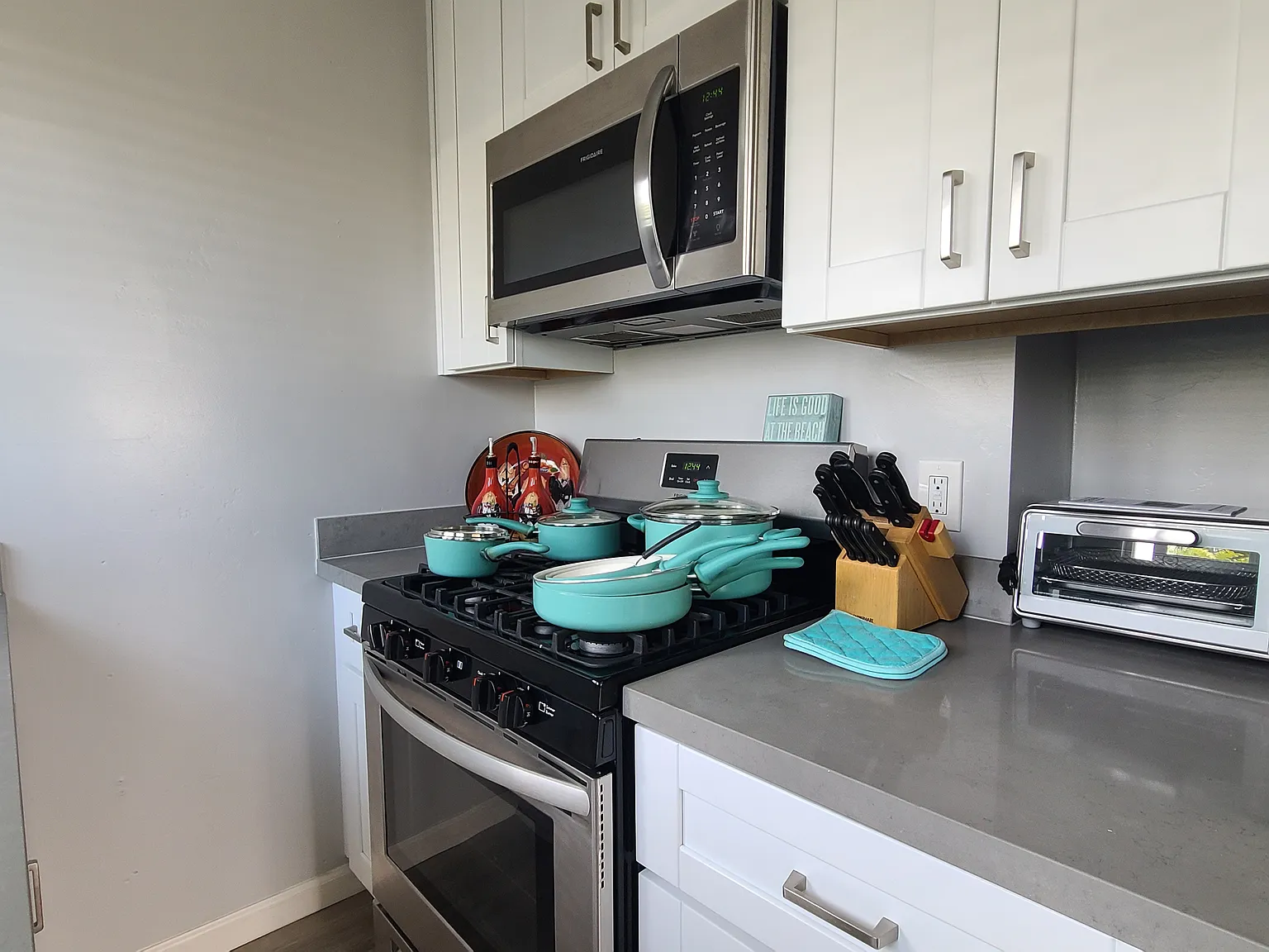 Studio, 450 sqft, $1,980 — Photo 4