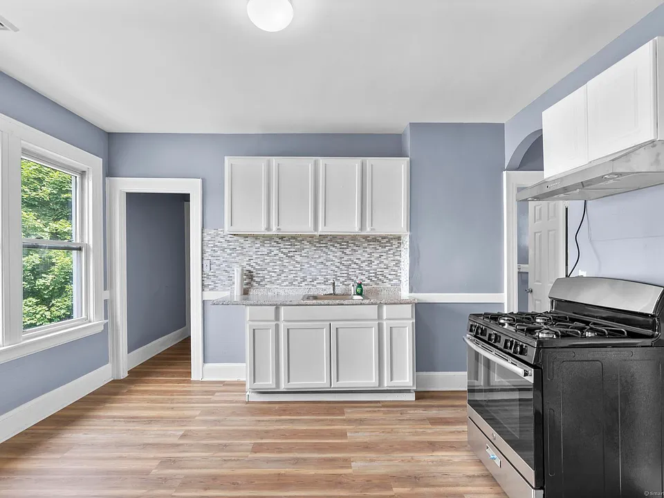 1105 N Main St #3