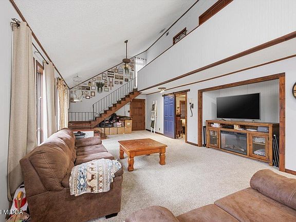 4th image of 658 Tucker Rd