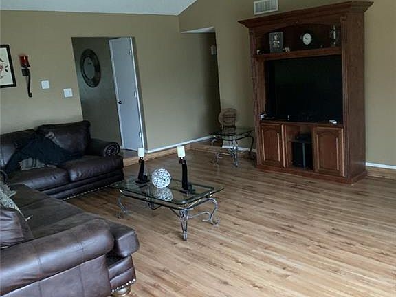 5th image of 625 W Crossland Blvd