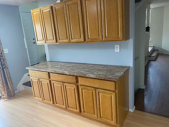 3rd image of 260 Crabtree Ct