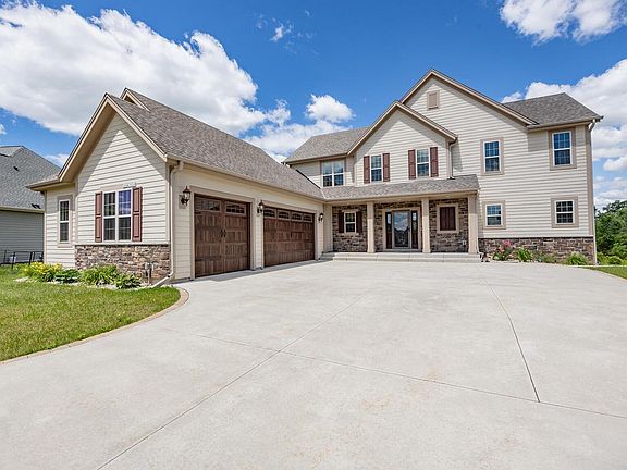 3rd image of N88W18648 Duke COURT