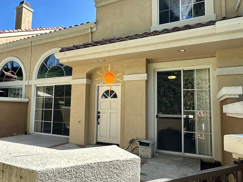 1st image of 5 Orchestra Ln