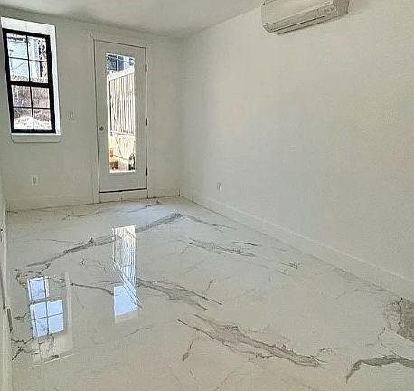4th image of 129 Cornelia St #A