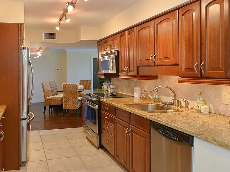 4001 Gulf Shore Blvd N #707 — Photo 11