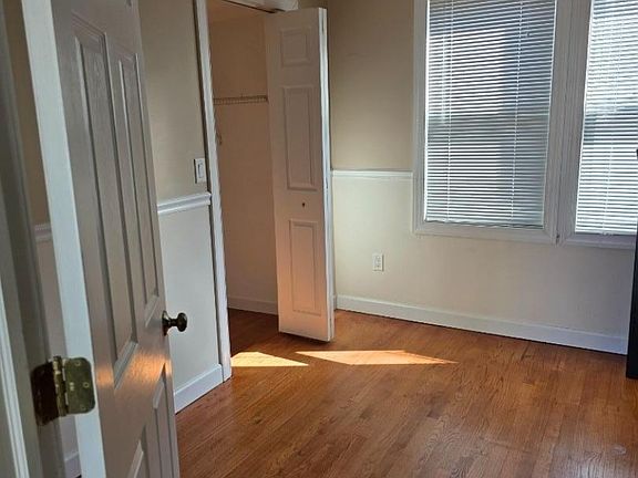 5th image of 929 Adams Ave
