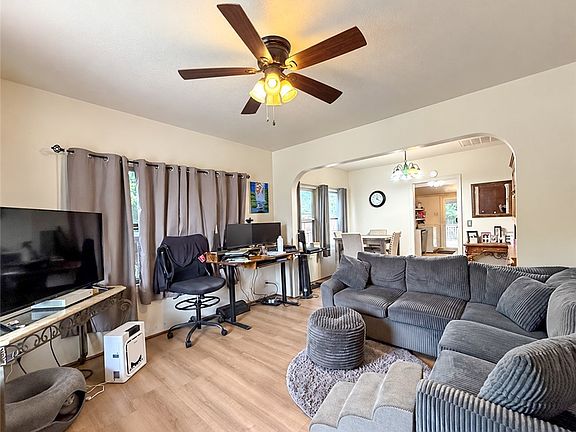 3rd image of 637 W 6th Ave