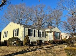 45 Carnation Dr, Cranston, RI 02920