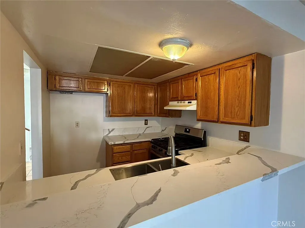 2 bed, 1035 sqft, $2,350 — Photo 3
