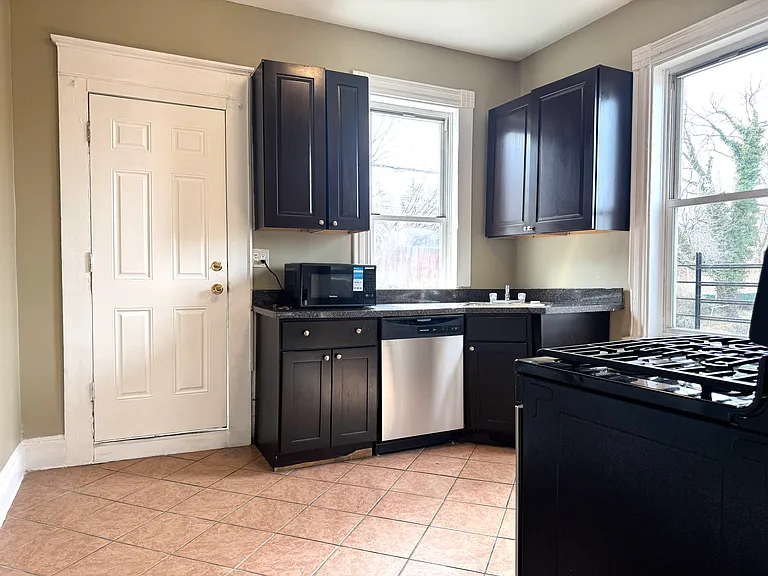42 Bennett Ave #2 — Photo 4