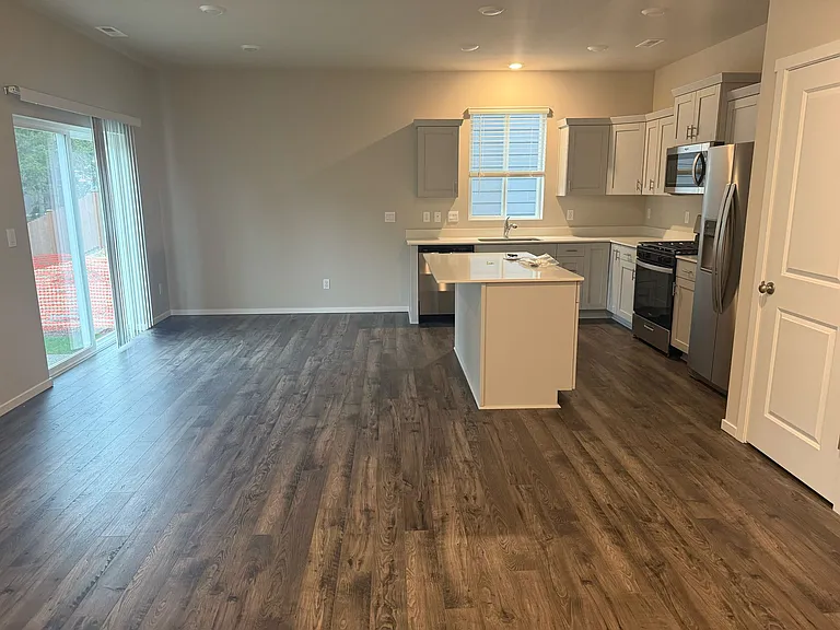 1441 SW Fielder Pl — Photo 12