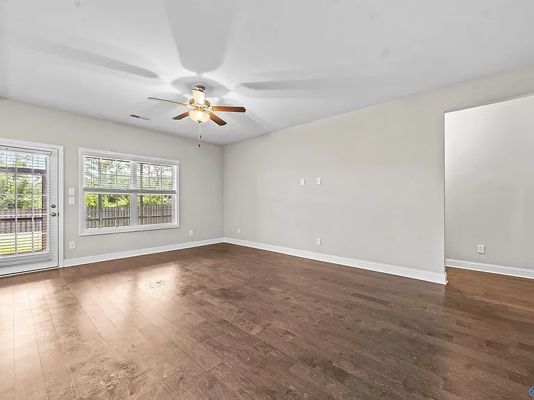 104 Erskin Parcus Dr — Photo 8