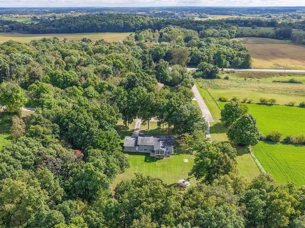 W3144 Thiesen LANE, Helenville, WI 53137